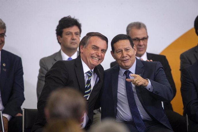 El presidente de Brasil, Jair Bolsonaro, y el vicepresidente, Hamilton Mourao.