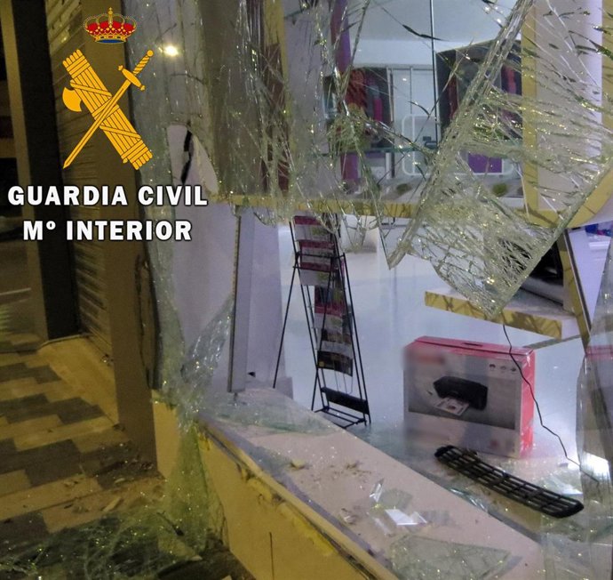 Detenido tras una persecución en Macael (Almería) acusado de 13 robos por alunizaje