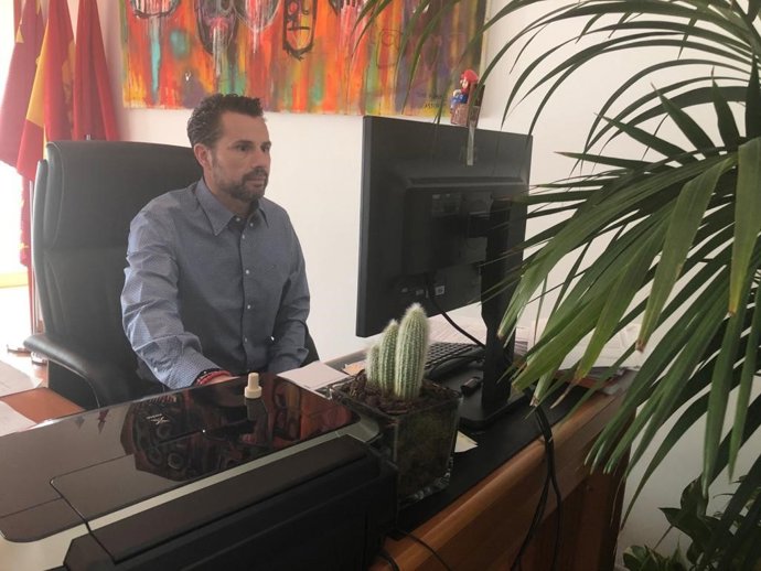 Mario Gómez preside la Mesa de Contratación