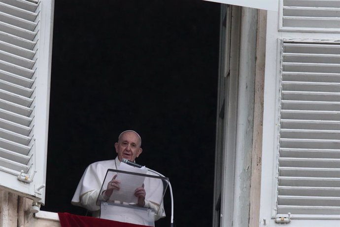 07 February 2021, Vatican, Vatican City: Pope Francis leads the Angelus prayer from the window of the Apostolic building overlooking St. Peter's Square. Photo: Evandro Inetti/ZUMA Wire/dpa