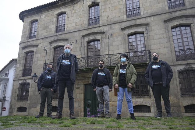 Activistas y militantes del BNG condenados a pagar 180 euros por la protesta realizada en la Casa Cornide para pedir su devolución