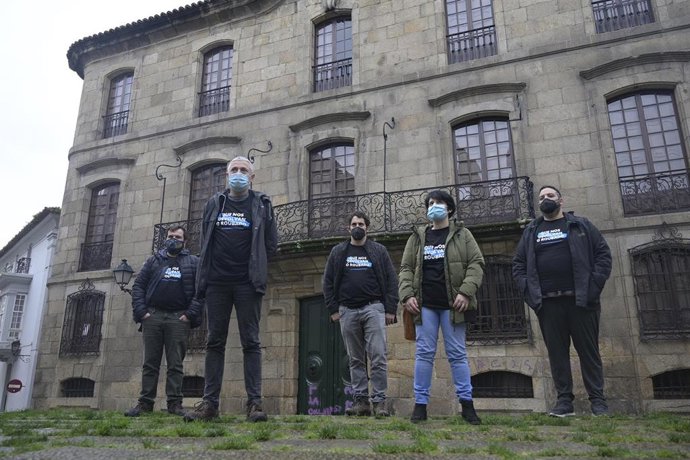 Activistas y militantes del BNG condenados a pagar 180 euros por la protesta realizada en la Casa Cornide para pedir su devolución