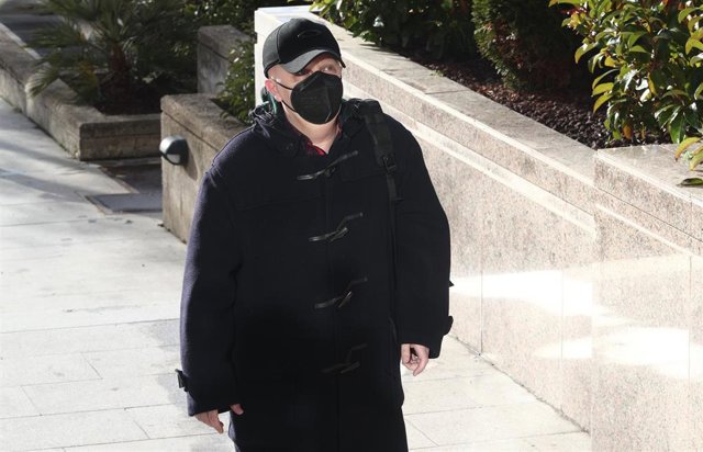 Paco Sanz a su llegada a la tercera sesión del juicio por el que se le acusa de estafar fingiendo tener más de 2.000 tumores, en la Sección Sexta de la Audiencia Provincial de Madrid, Madrid, (España).