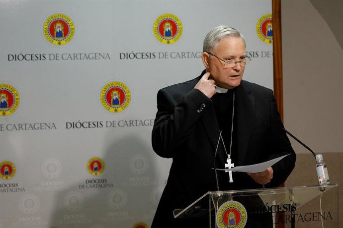 Foto de archivo del obispo de la Diócesis de Cartagena, José Manuel Lorca Planes, en rueda de prensa el 12 de marzo de 2020 en el Palacio Episcopal, Plaza Cardenal Belluga de Murcia