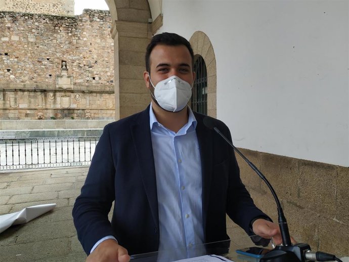 El alcalde de Cáceres, Luis Salaya, en una rueda de prensa