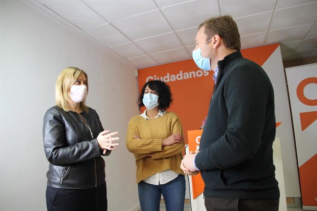 La portavoz regional de Cs, Carmen Picazo, se reúne con el alcalde de Albacete, Vicente Casañ, en una foto de archivo