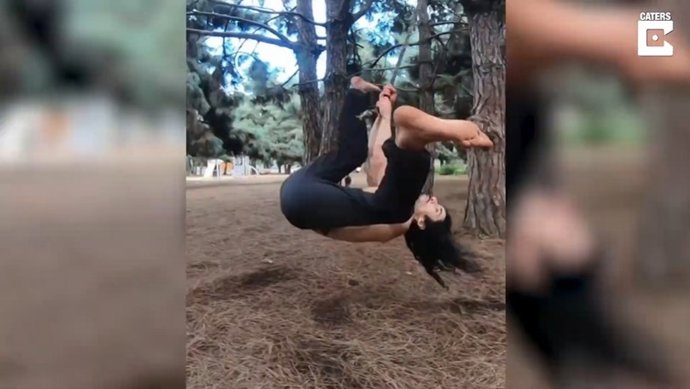 Este especialista en parkour extremo se transforma en el Tarzán de la vida real en un bosque de Marruecos
