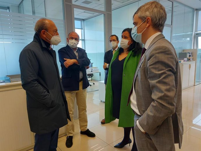 El consejero de Industria, Javier López Marcano (izda), y el director general de Innovación, Jorge Muyo