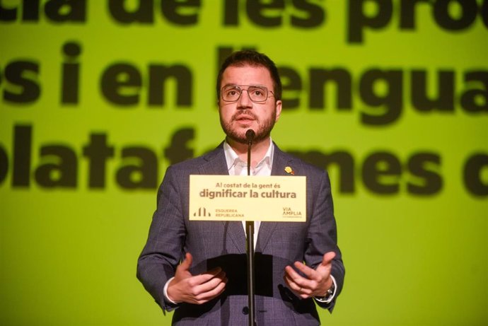 El vicepresidente de la Generalitat en funciones y candidato de ERC a las elecciones catalanas, Pere Aragons, en un acto de campaña.