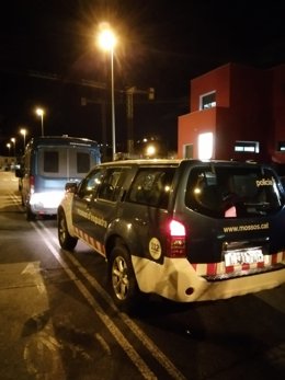 Un vehículo de Mossos durante el operativo antidroga.