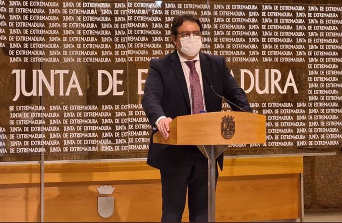 El vicepresidente segundo de la Junta y consejero de Sanidad, José María Vergeles