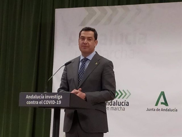 El presidente de la Junta de Andalucía, Juanma Moreno, durante la rueda de prensa en Córdoba.