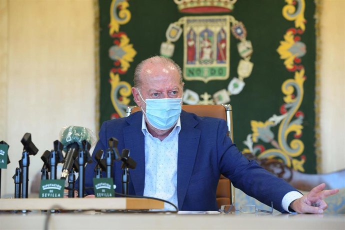 El presidente de la Diputación de Sevilla, Fernando Rodríguez Villalobos