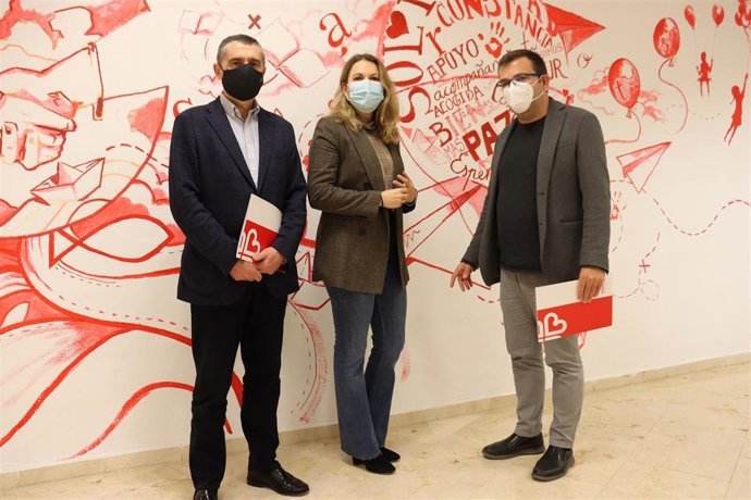 De izquierda a derecha: Adolfo García, presidente de Fundación Ingenio;  Natalia Corbalán, directora, y  Juan Antonio Illán, secretario general Cáritas Diócesis de Cartagena