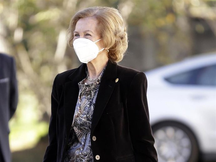 La Reina Sofía, en su última reunión presencial con el Banco de Alimentos