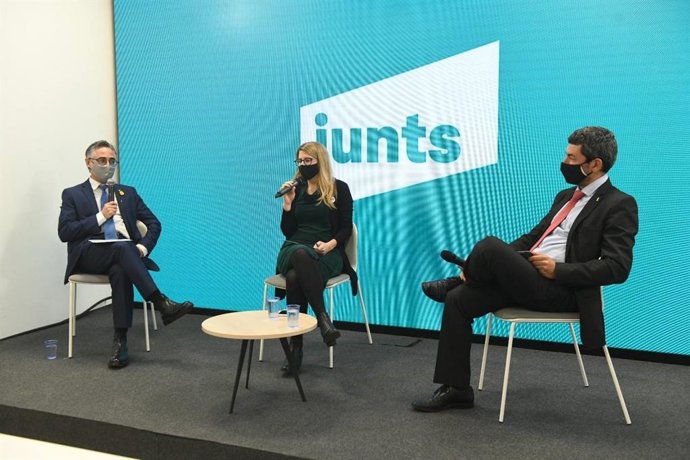 La vicepresidenta de Junts, Elsa Artadi, con el número tres de la lista, Joan Canadell, y el cabeza de lista por Lleida, el conseller Ramon Tremosa