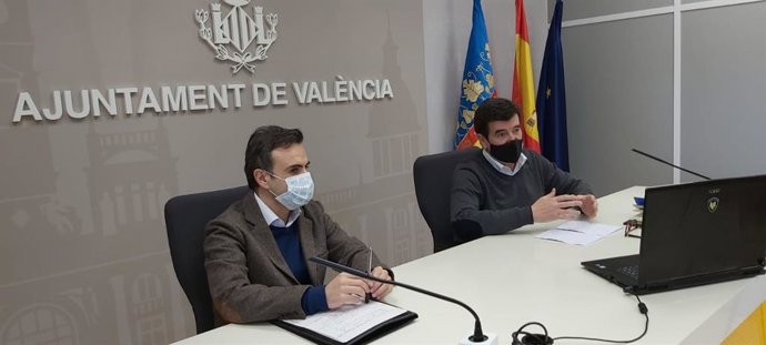El portavoz de Cs en el Ayuntamiento de Valncia, Fernando Giner, y el edil de esta formación Rafa Pardo presentan sus propuestas en favor de autónomos y pymes.