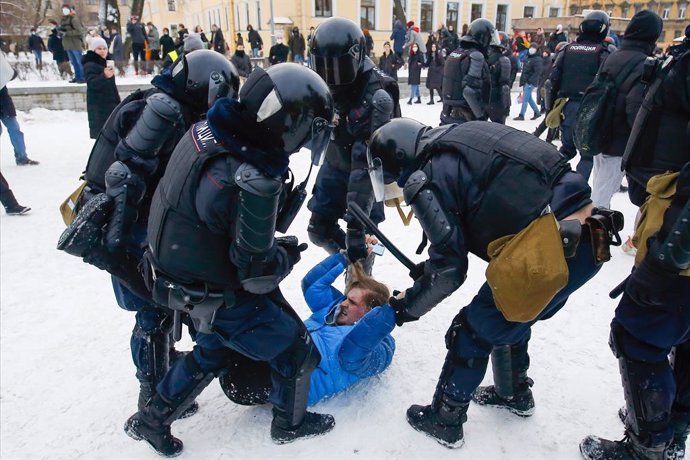 31 January 2021, Russia, Saint Petersburg: Russian Police officers detain a protester during a demonstration against the detention of the Russian opposition leader Alexey Navalny. Navalny was immediately detained upon his arrival in Moscow earlier this 