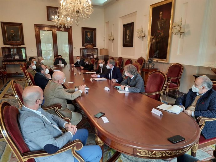 Reunión de Carmona con CHG, arroceros y regantes
