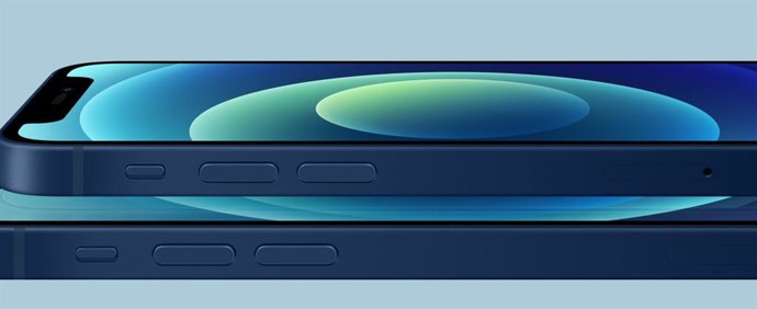IPhone 12 con panel OLED