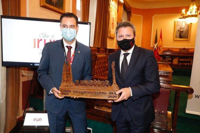 Paso del testigo de Irún a Burgos como ciudad de salida de La Vuelta ciclista a España