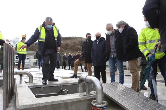 El consejero de Cohesión Territorial, Bernardo Ciruza, visita la nueva depuradora de aguas residuales de Izu