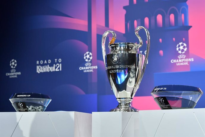 HANDOUT - 14 December 2020, Switzerland, Nyon: The UEFA Champions League trophy stands on a podium before the start of the draw for the round of 16 of The UEFA Champions League at UEFA headquarters. Photo: Harold Cunningham/UEFA/dpa - ATTENTION: editori