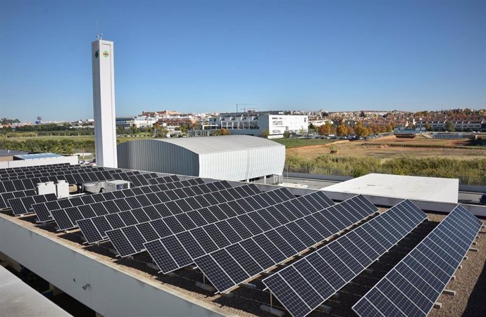 CEU Andalucía señala que "avanza" en su compromiso sostenible con el sello ECO20 que avala autoconsumo con energía solar