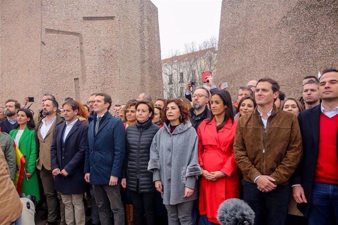 Pablo Casado, Albert Rivera i Santiago Abascal en la concentració a la plaa de Colón (Madrid) amb el lema 'Per una Espanya unida'   