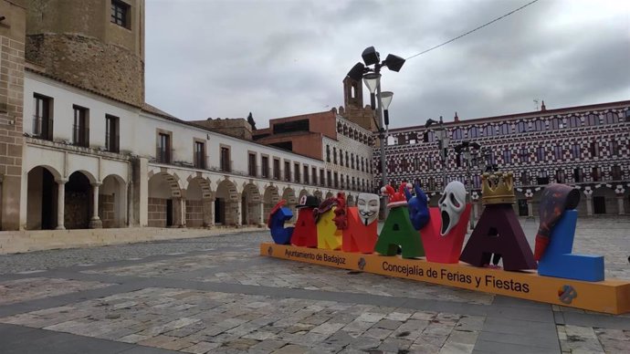 Monumento homenaje a los colectivos del Carnaval de Badajoz
