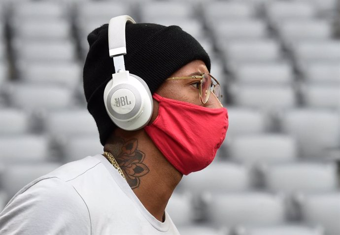 FILED - 30 May 2020, Bavaria, Munich: Bayern Munich's Jerome Boateng wears a face mask prior to the start of the German Bundesliga soccer match between FC Bayern Munich and Fortuna Duesseldorf at the Allianz Arena. Boateng has condemned racism in the Un