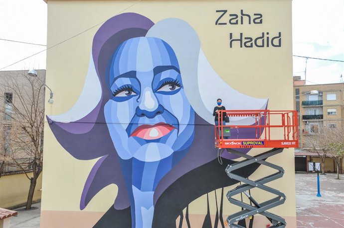 Mural en homenatge a l'arquitecta Zaha Hadid