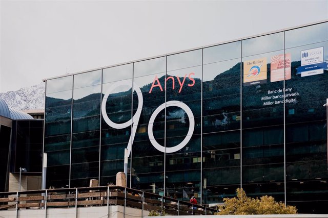 Sede del grupo Andbank, en Escaldes-Engordany (Andorra), con el logotipo del 90 aniversario que cumple en 2021