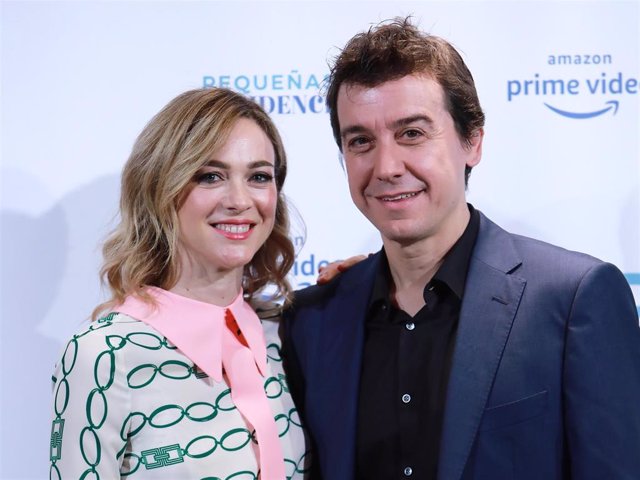 Los actores Marta Hazas y Javier Veiga durante la presentación de la segunda temporada de la serie de Amazon Prime ‘Pequeñas coincidencias’