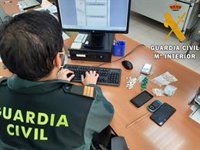 Tres detenidos en Almería trasladados de Sevilla con droga oculta en el techo del vehículo