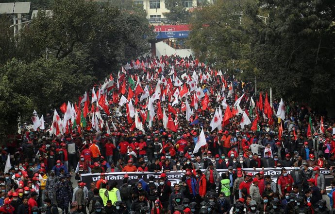 Protestas en Nepal por la disolución del Parlamento.