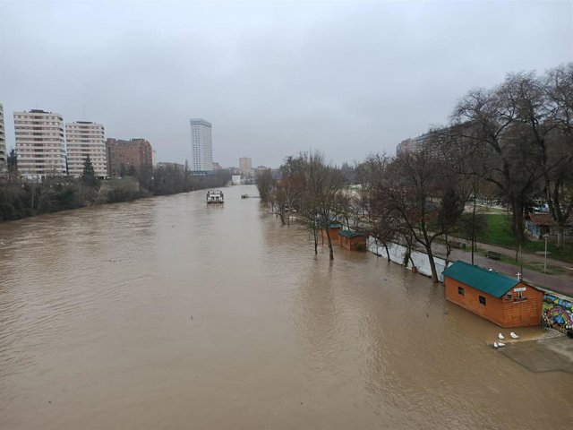 Crecida del Río Pisuerga a su paso por Valladolid, Castilla y León, (España), a 11 de febrero de 2021.