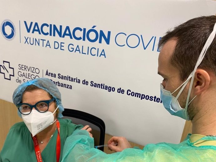 Sigue el proceso de vacunación en el área sanitaria de Santiago.