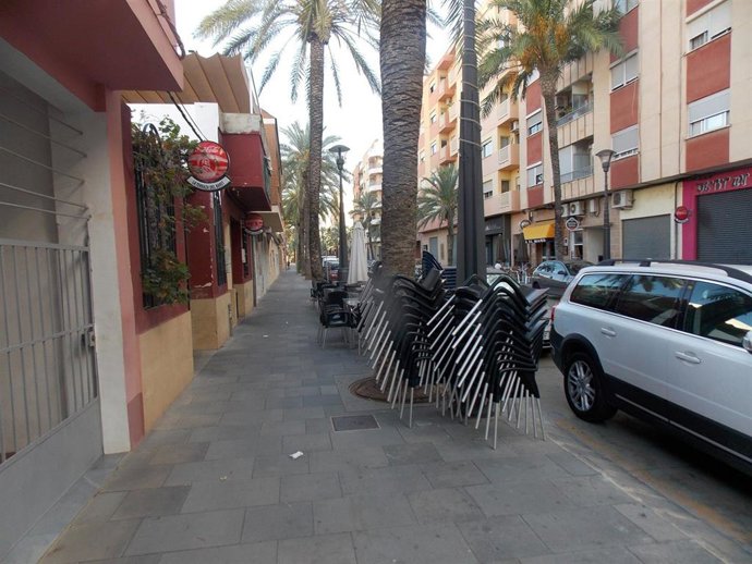 Terraza recogida de un bar en Riba-roja del Turia (Valencia)