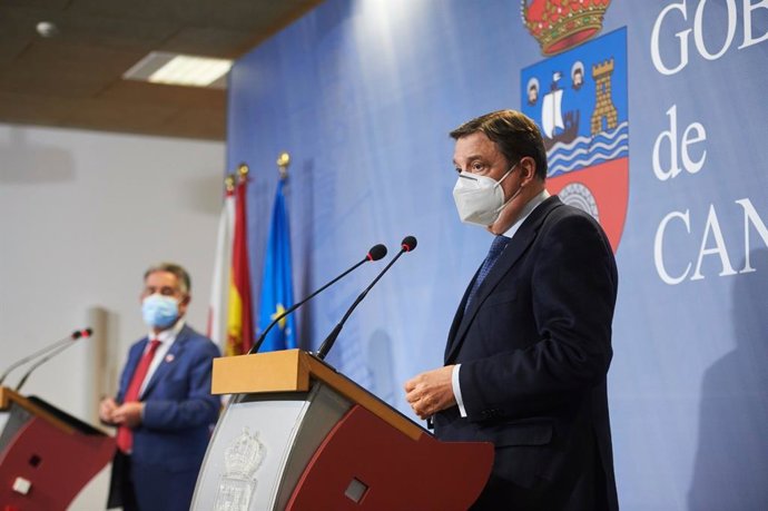 Rueda de prensa del ministro de Agricultura, Luis Planas, durante su visita a Cantabria, junto al presidente autonómico, Miguel Ángel Revilla
