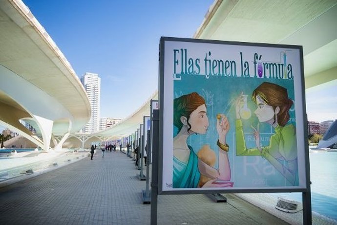 Cartel de la exposición 'Ellas tienen la fórmula' en la Ciutat de les Arts