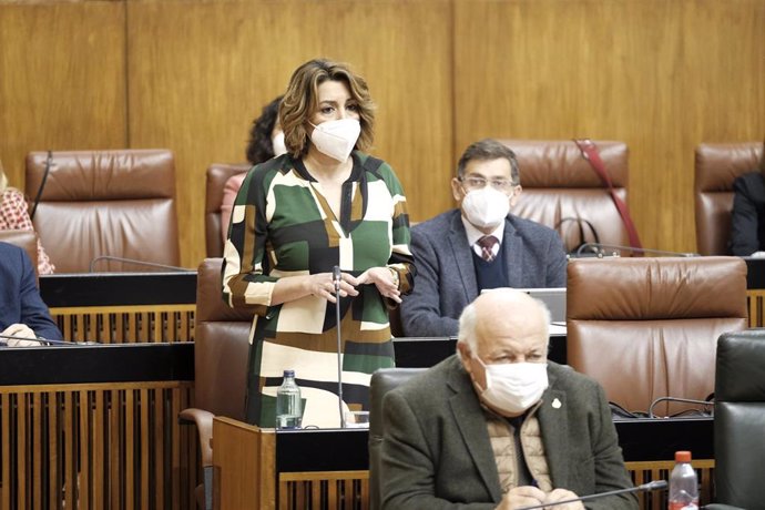 La secretaria general del PSOE-A, Susana Díaz, en el Pleno del Parlamento.