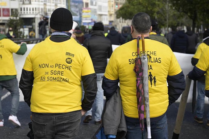 Manifestantes de Siemens Gamesa en As Somozas durante la concentración ante la Delegación del Gobierno para pedir su mediación en el conflicto por el cierre de su planta, en A Coruña el pasado 22 de enero