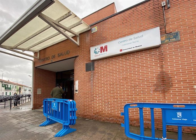 Entrada del centro de salud en la zona básica de salud (ZBS) de Colmenar Viejo Sur, en Colmenar Viejo.