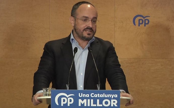 El candidato del PP a la Presidencia de la Generalitat, Alejandro Fernández