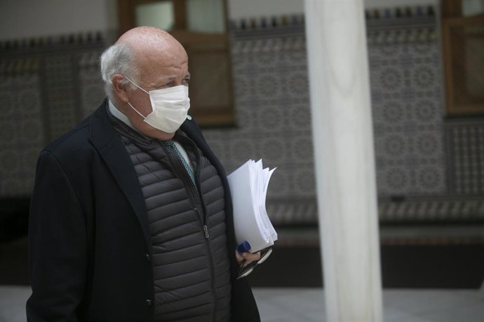 El consejero de Salud y Familias, Jesús Aguirre