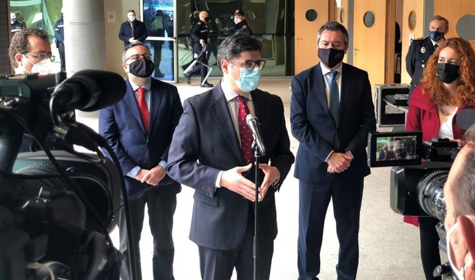 Pimentel asiste a la toma de posesión de los agentes de la Policía de Barrio