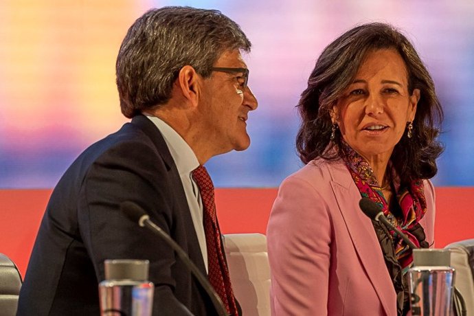 La presidenta de Banco Santander, Ana Botín, y el consejero delegado, José Antonio Álvarez, durante el Investors Day de Londres, en el que han presentado el Plan Estratégico del grupo