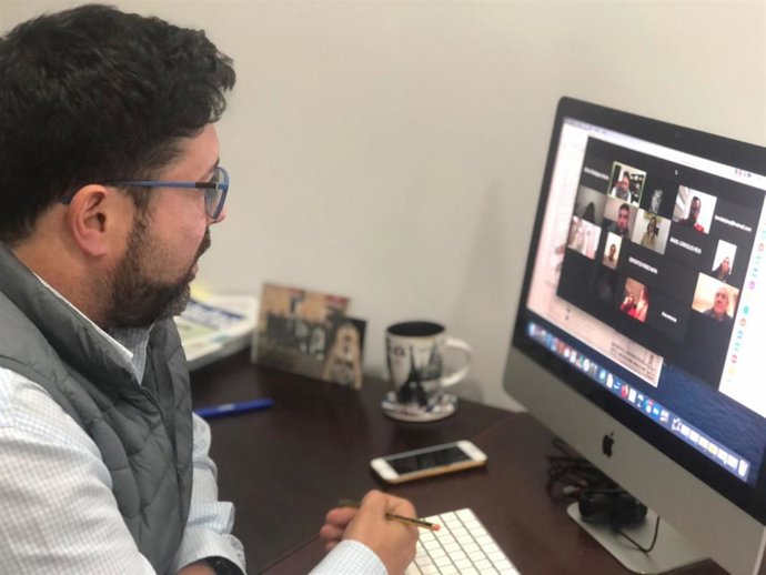 Reunión telemática con comerciantes de la avenida de la Cruz