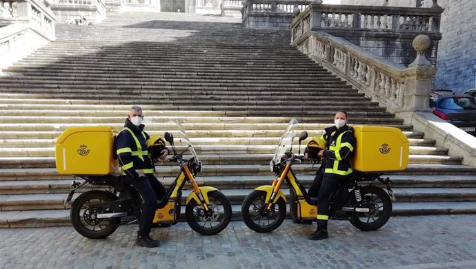 Motos eléctricas de Correos.